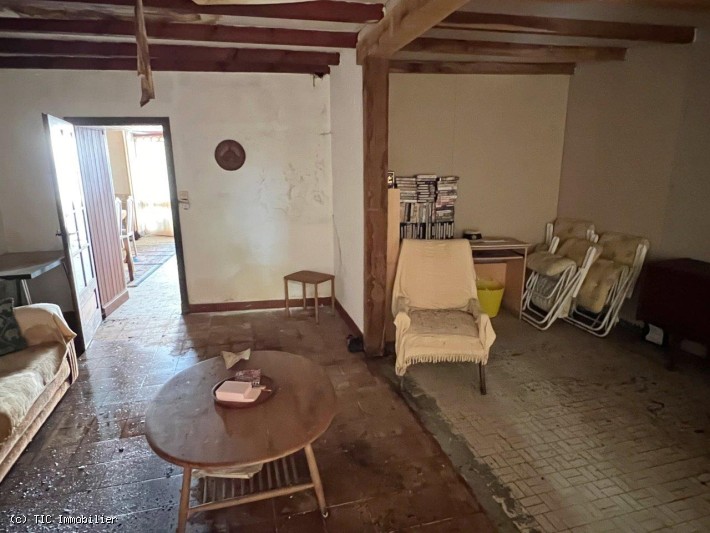 7 bedroom House in Champagne-Mouton, France – r7043