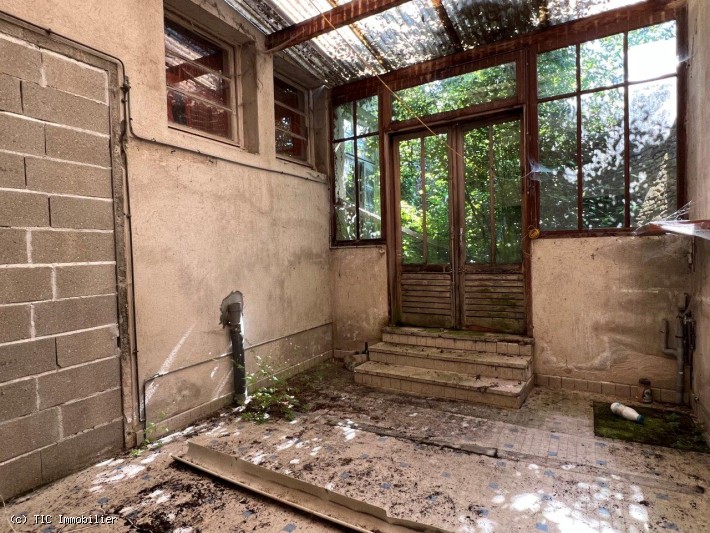 7 bedroom House in Champagne-Mouton, France – r7043