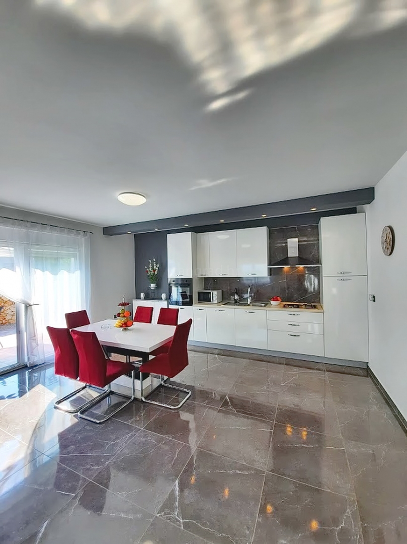 3 bedroom villa in Vrbnik, Croatia – 103625