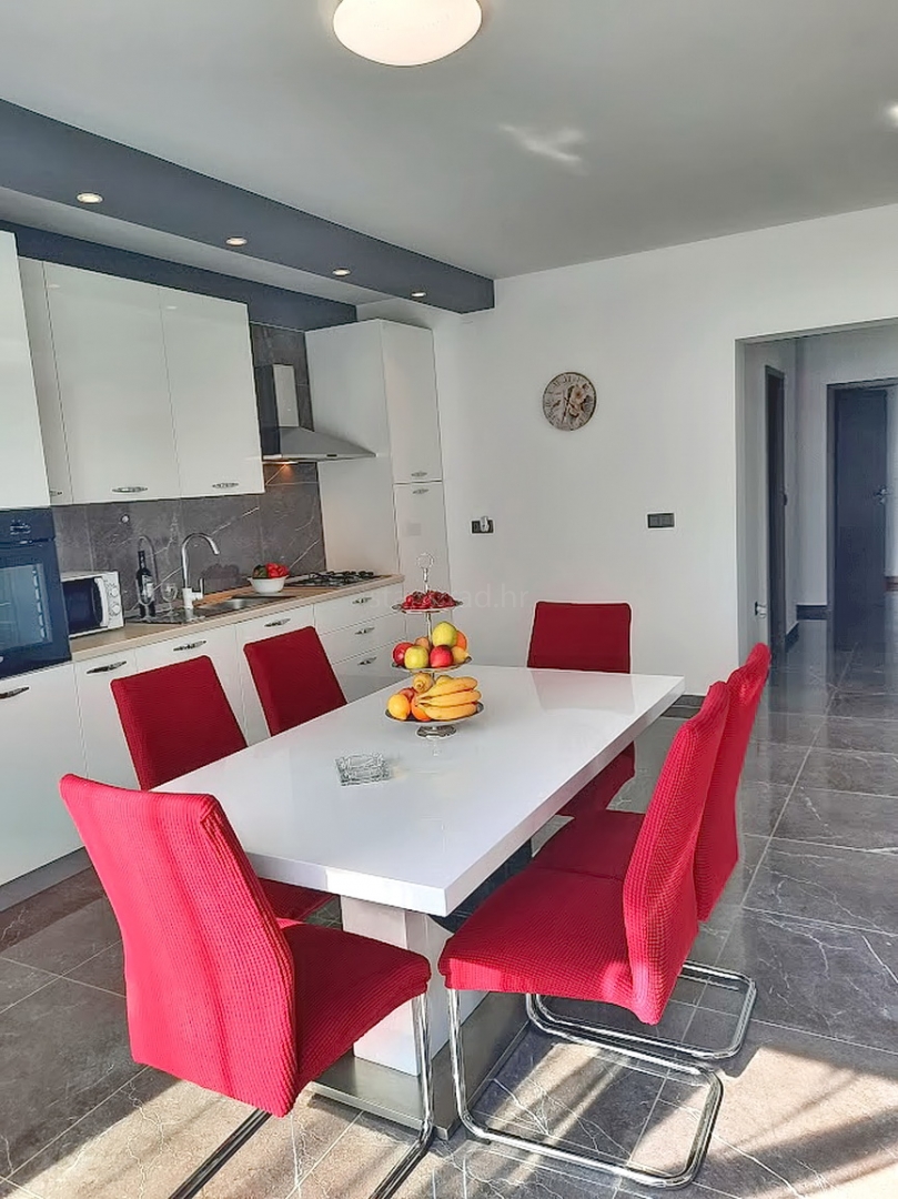 3 bedroom villa in Vrbnik, Croatia – 103625