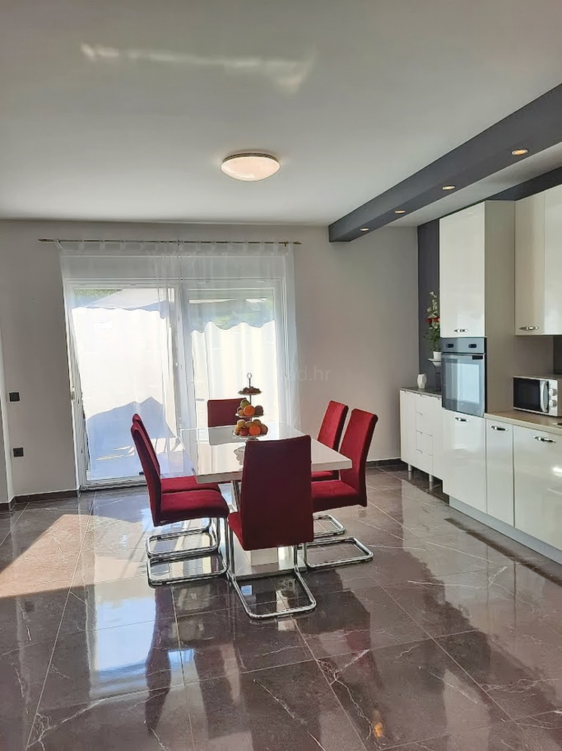 3 bedroom villa in Vrbnik, Croatia – 103625