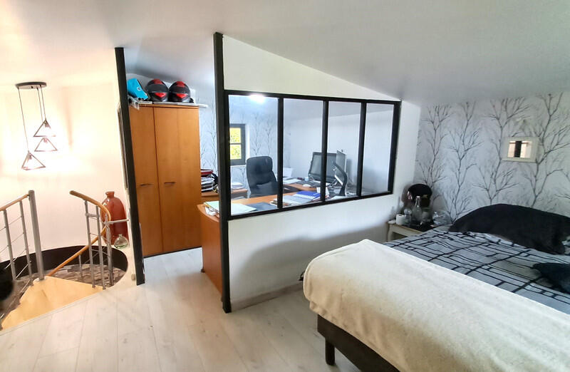 A privileged lifestyle in the heart of rural Normandy and a genuine entrepreneurial opportunity. Located in Souleuvre-en-Bocage