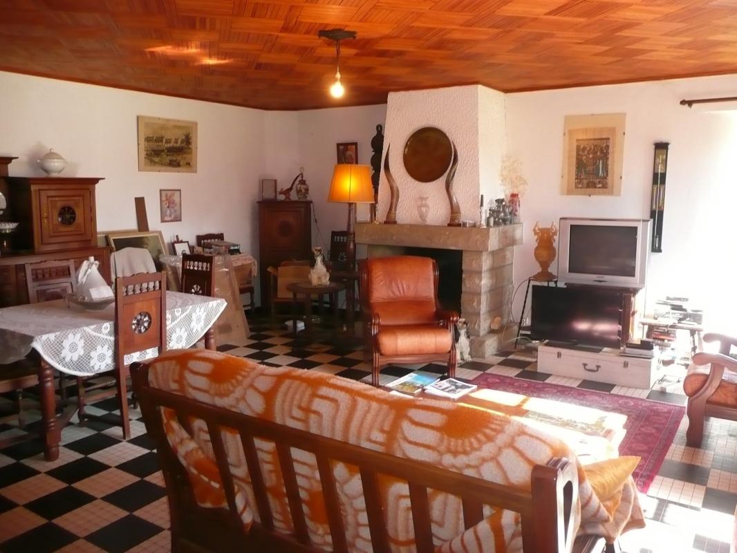 5 bedroom maison in Montsales, Aveyron, France