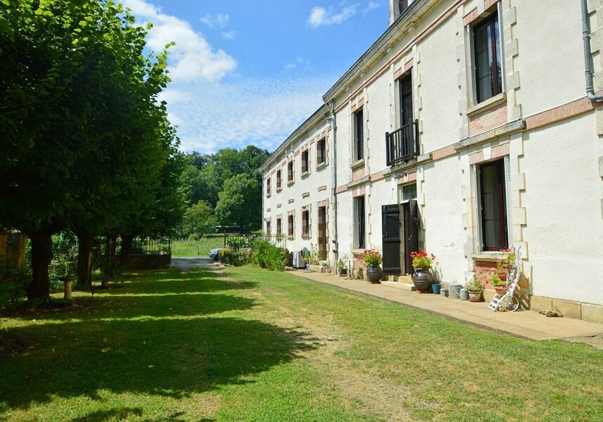 7 bedroom maison in Saint Medard D’excideuil, Dordogne, France
