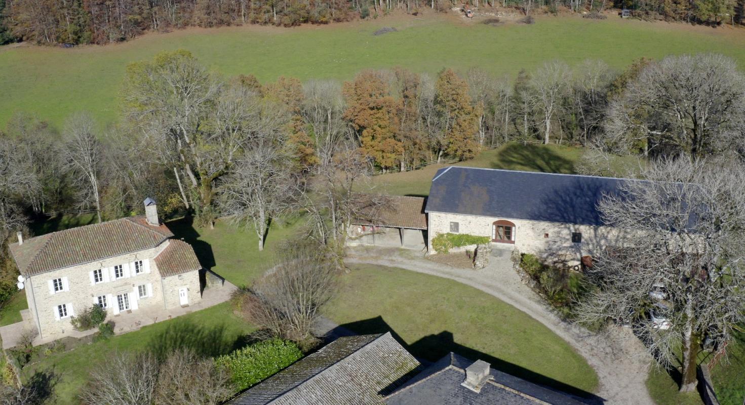 9 bedroom maison in 30 Km Ne De Figeac, Lot, France