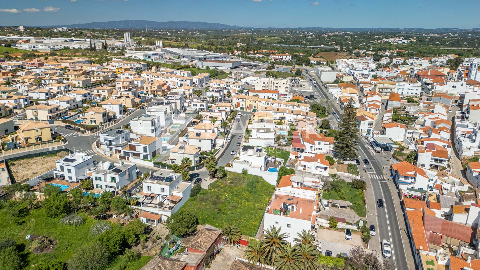 Plot house in Alcantarilha, Portugal – KP1333