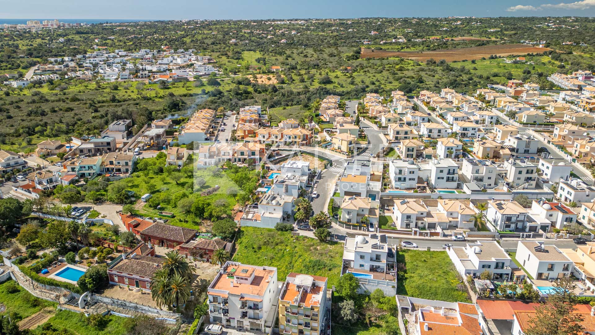 Plot house in Alcantarilha, Portugal – KP1333