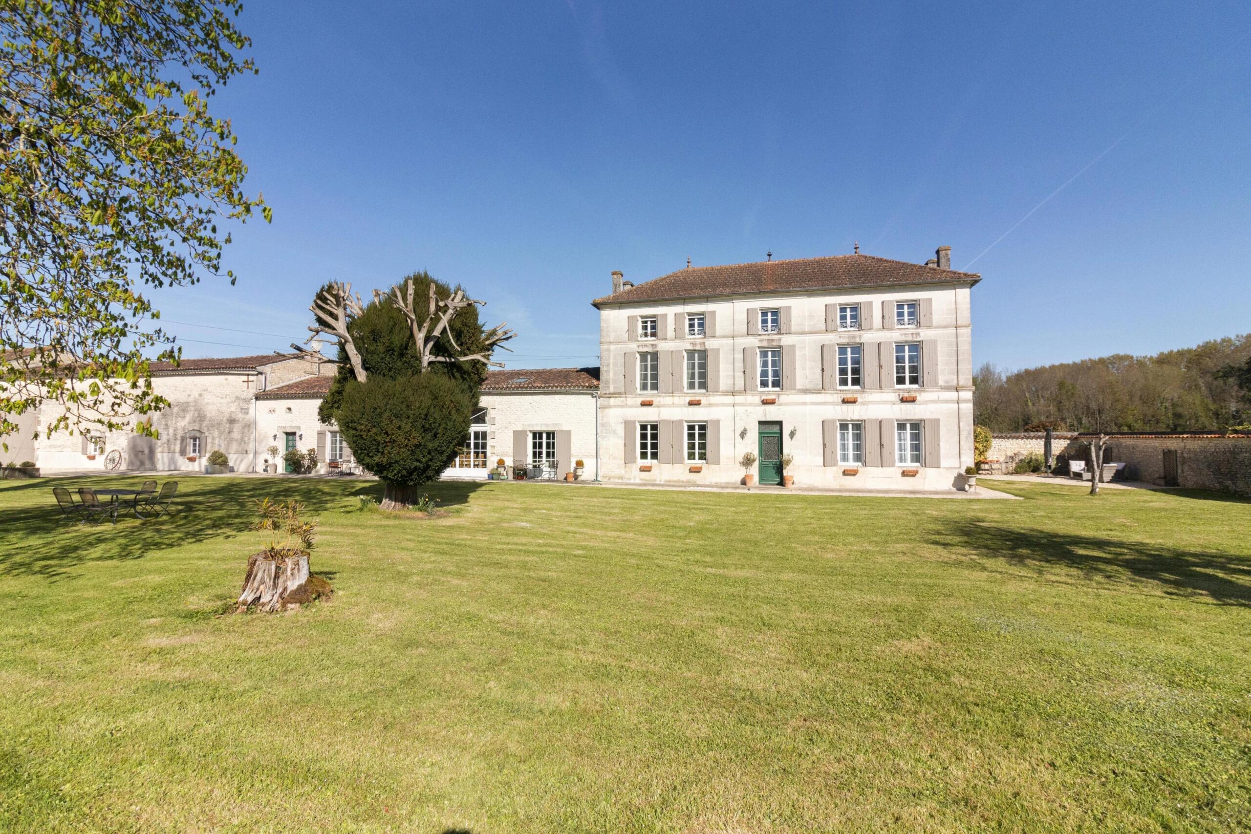 Charming Charente Estate with Pool, Gîtes and Peaceful Gardens, Poitou-Charentes – France – BVI83509