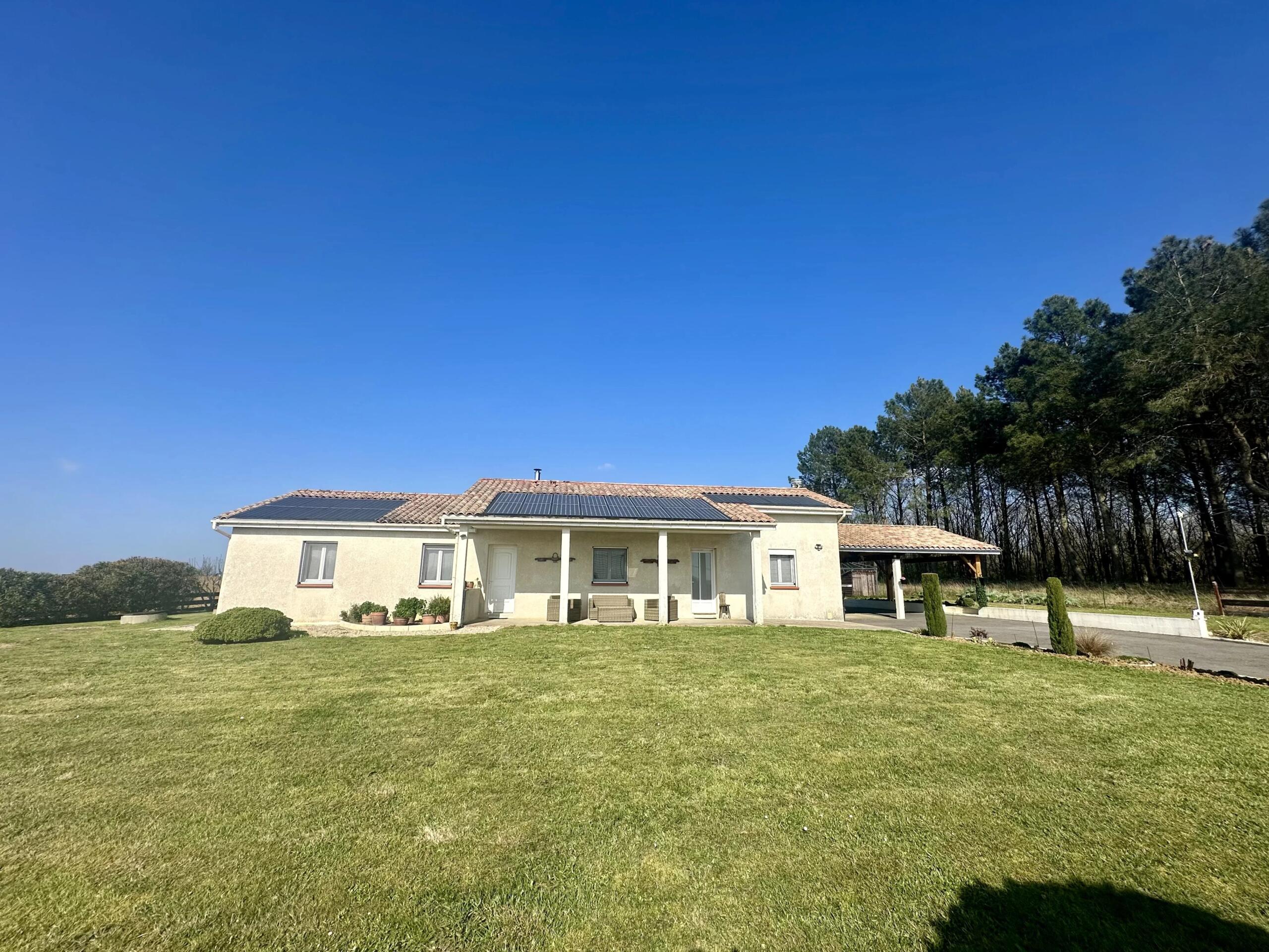 3-bed house with panoramic views close to Eymet, Aquitaine – France – BVI84117