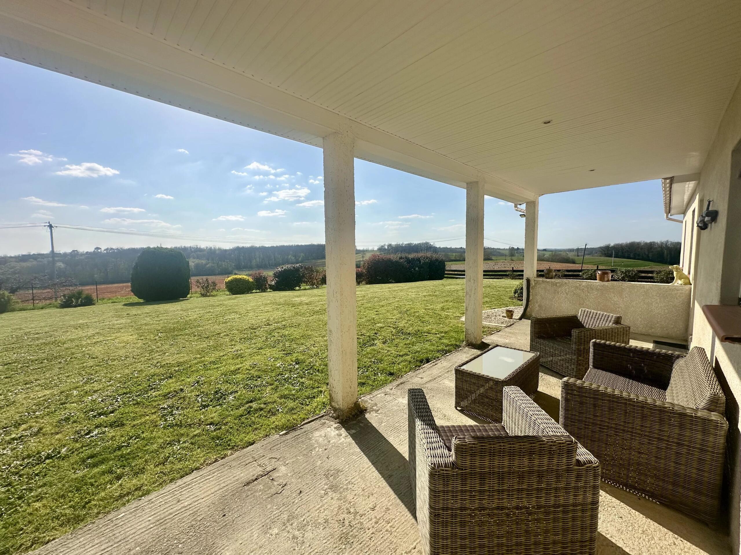 3-bed house with panoramic views close to Eymet, Aquitaine – France – BVI84117