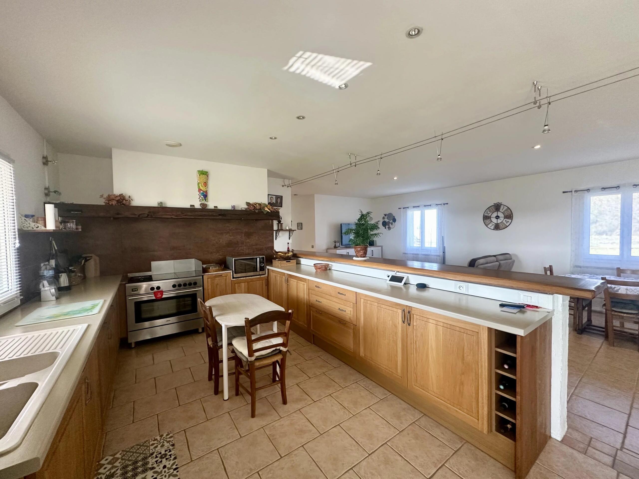 3-bed house with panoramic views close to Eymet, Aquitaine – France – BVI84117