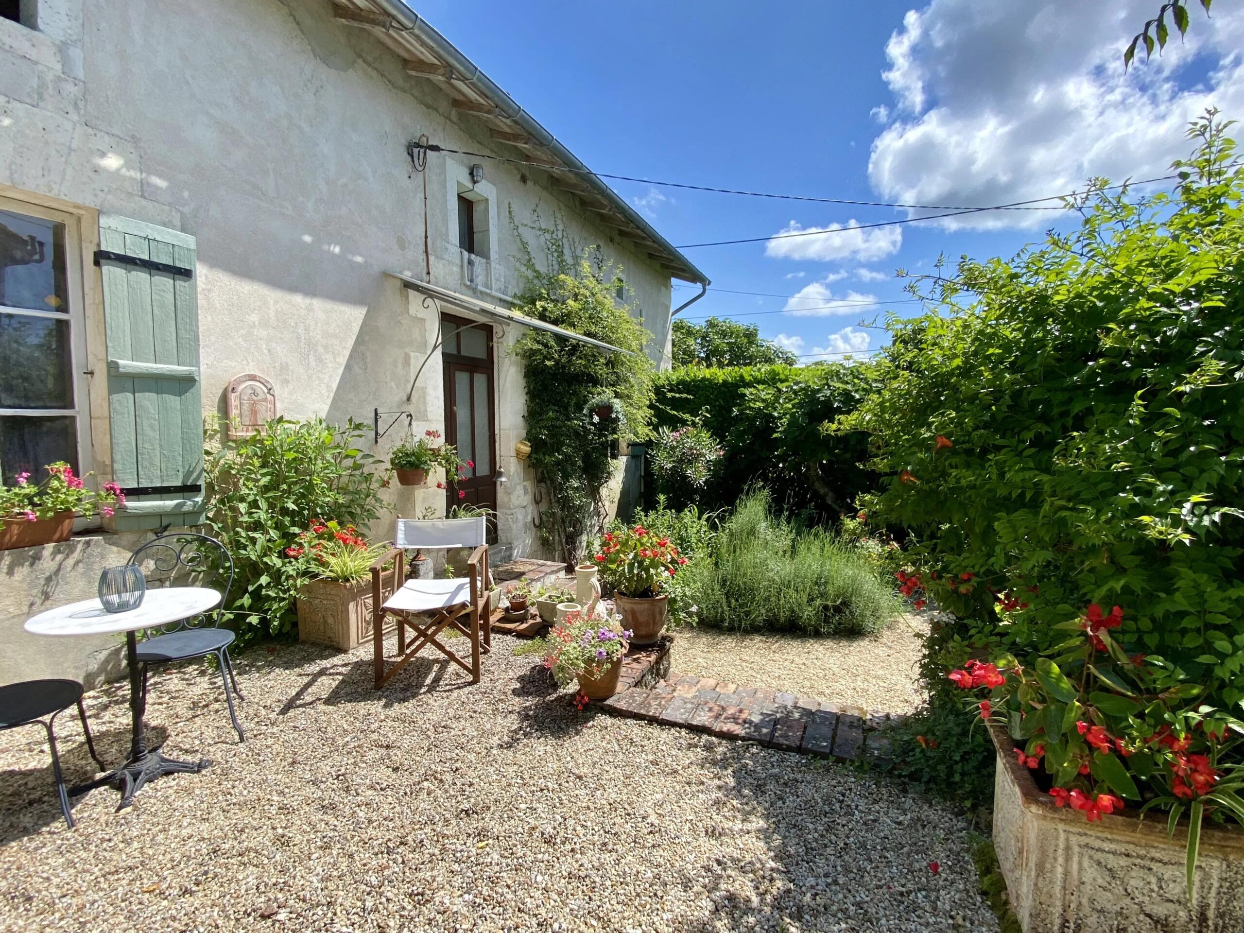Character 2 bedroom stone house with barn and gardens, Poitou-Charentes – France – BVI77432