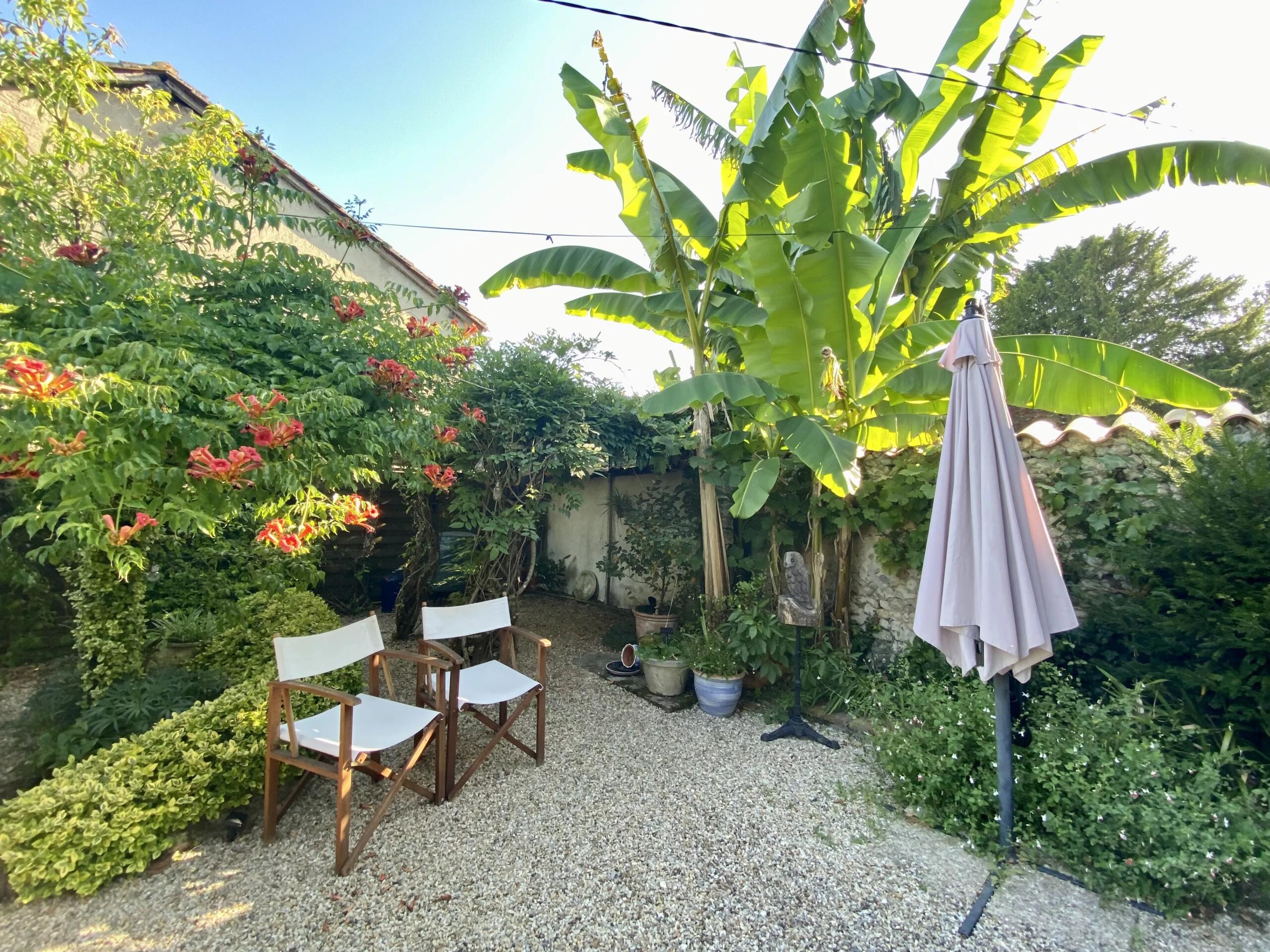 Character 2 bedroom stone house with barn and gardens, Poitou-Charentes – France – BVI77432