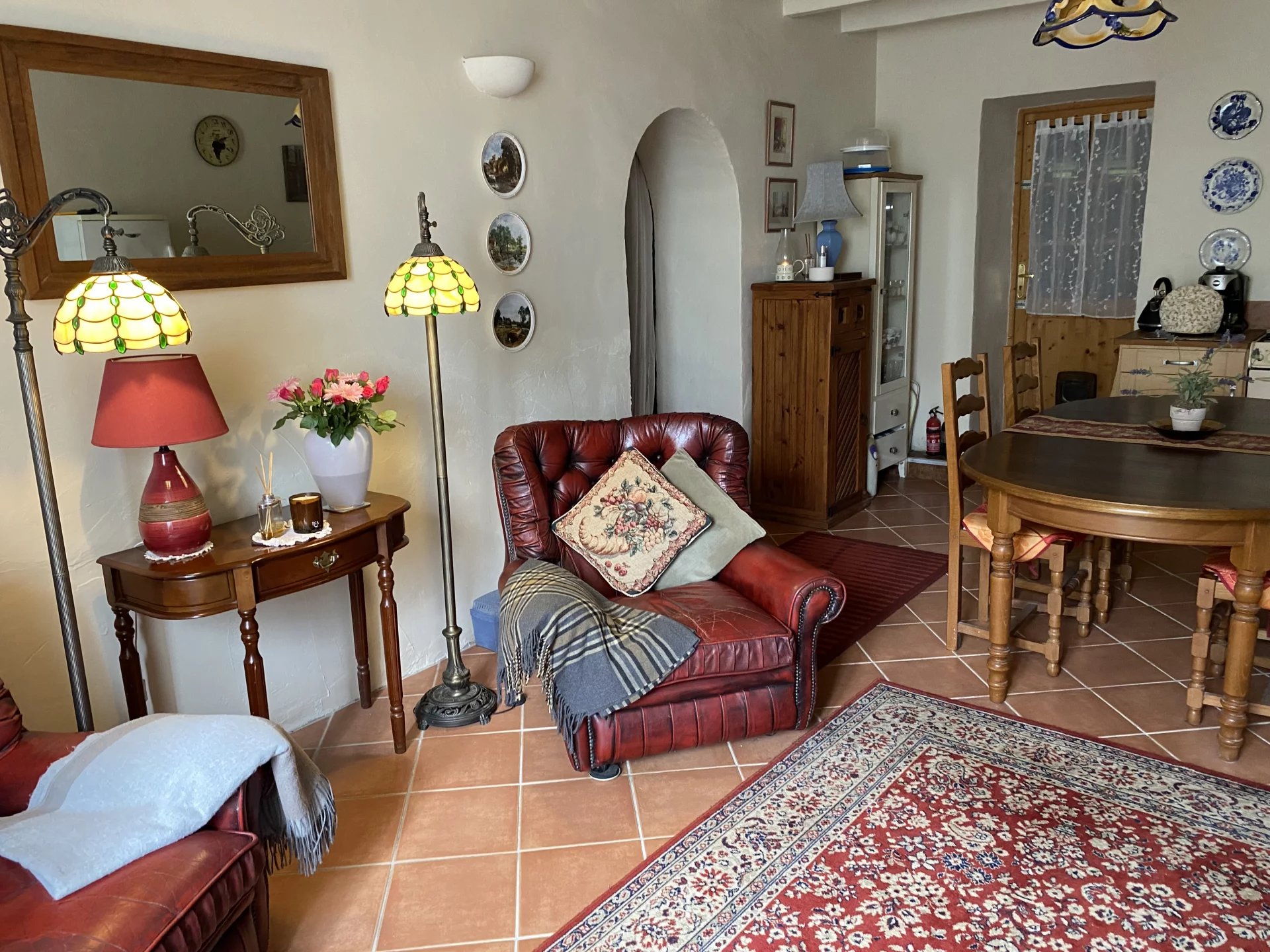 Character 2 bedroom stone house with barn and gardens, Poitou-Charentes – France – BVI77432
