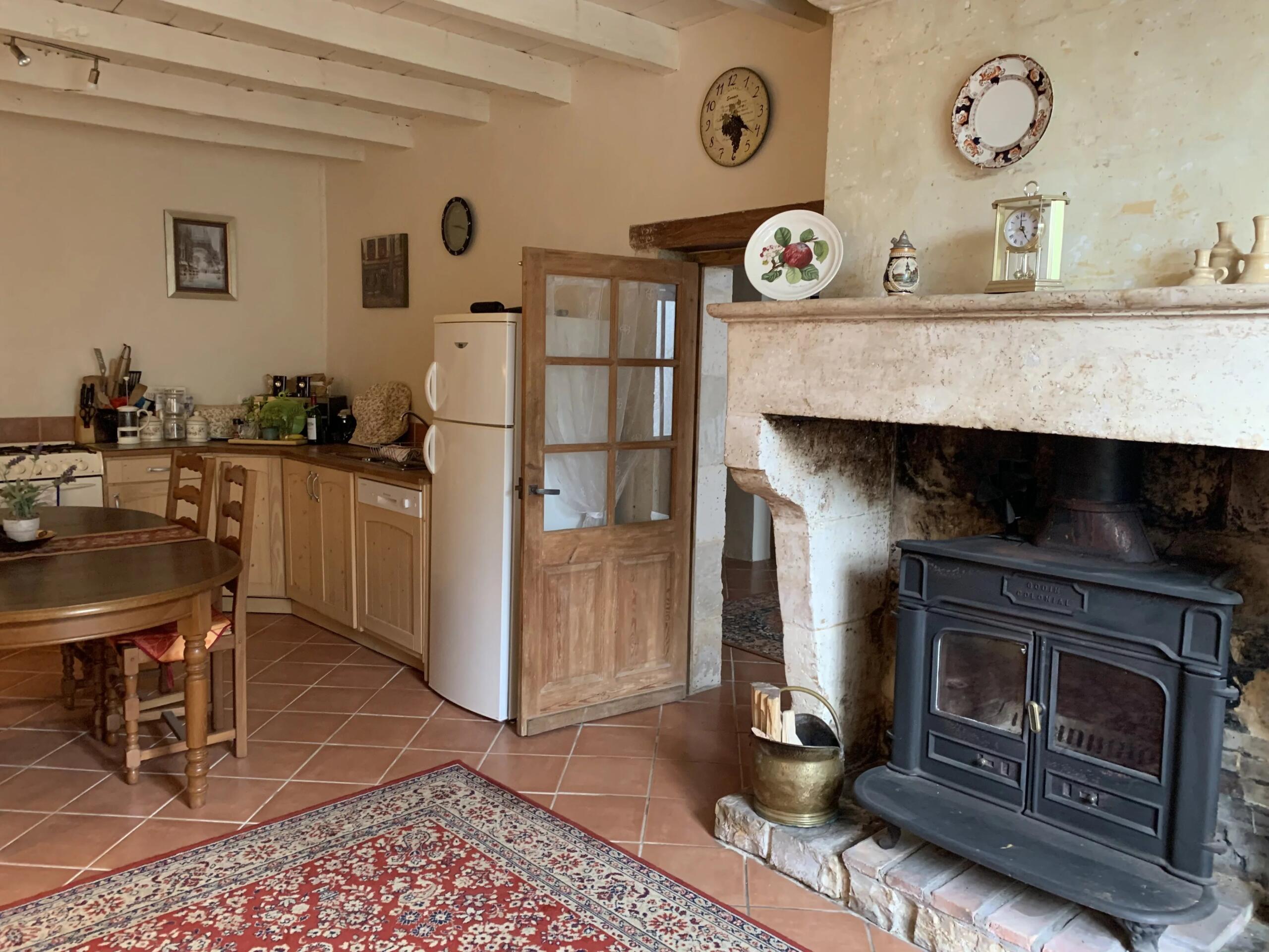 Character 2 bedroom stone house with barn and gardens, Poitou-Charentes – France – BVI77432