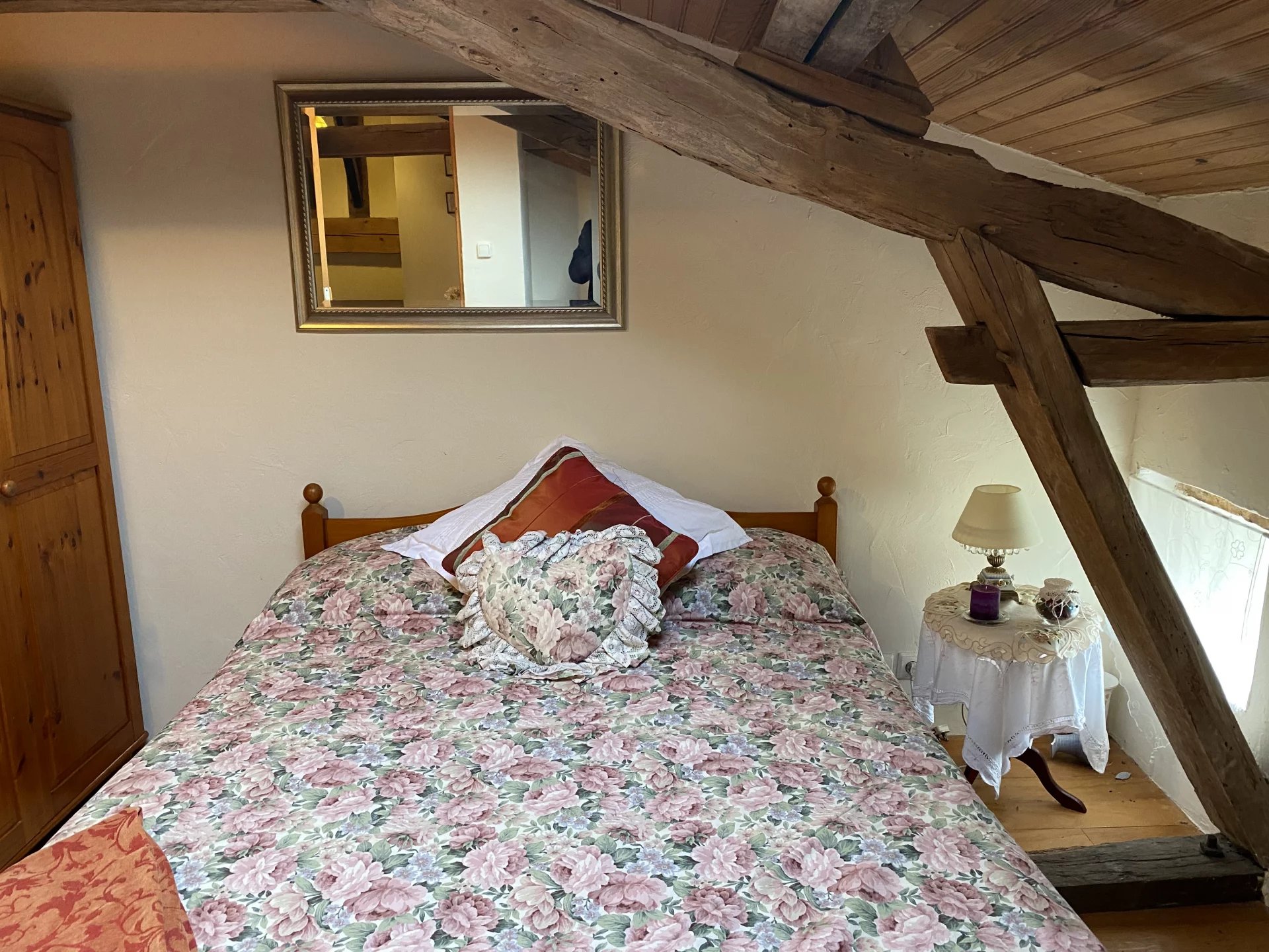 Character 2 bedroom stone house with barn and gardens, Poitou-Charentes – France – BVI77432