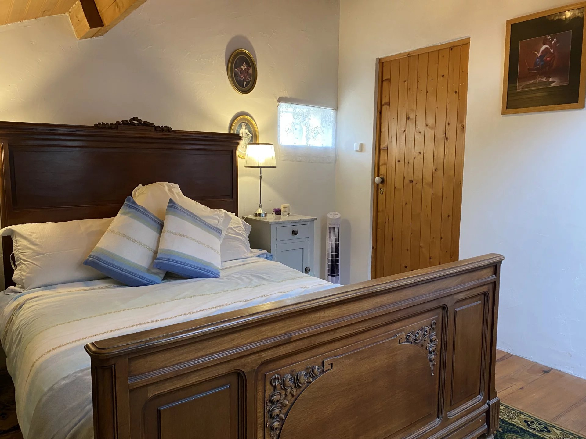 Character 2 bedroom stone house with barn and gardens, Poitou-Charentes – France – BVI77432