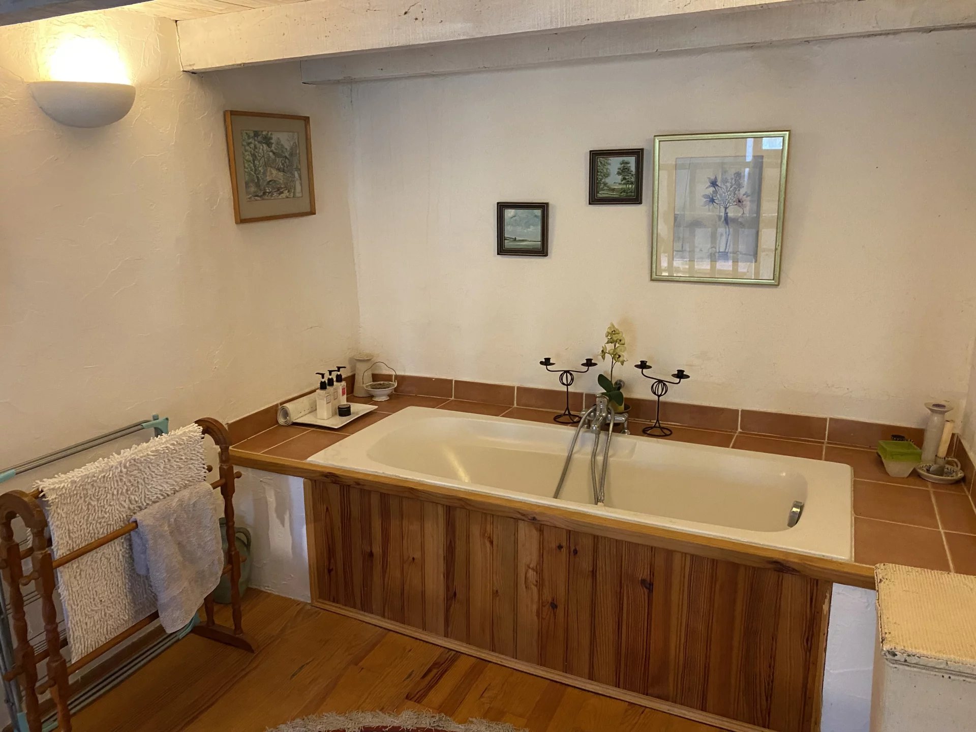 Character 2 bedroom stone house with barn and gardens, Poitou-Charentes – France – BVI77432