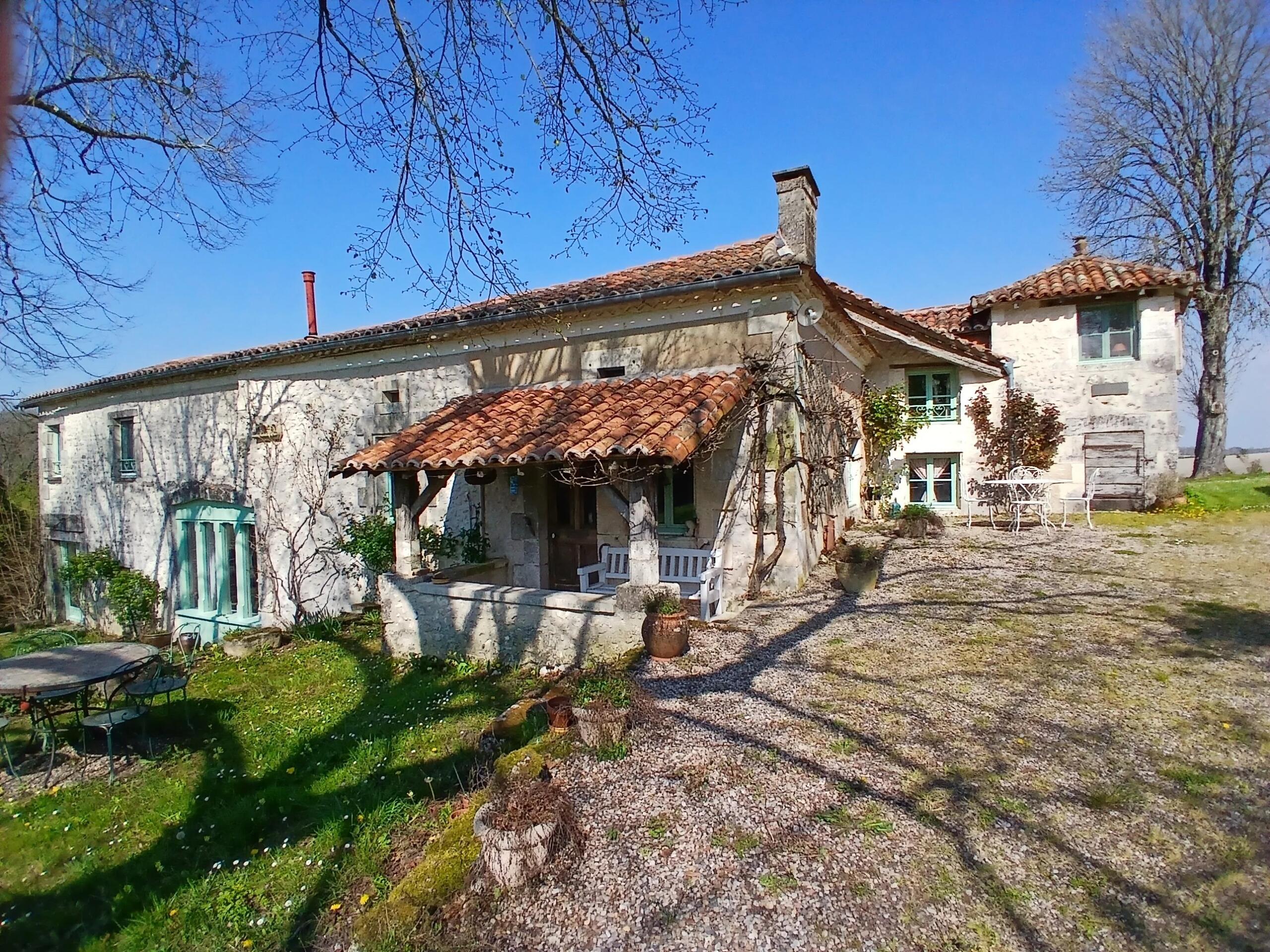 Secluded five bedroom country residence, Aquitaine – France – BVI84753