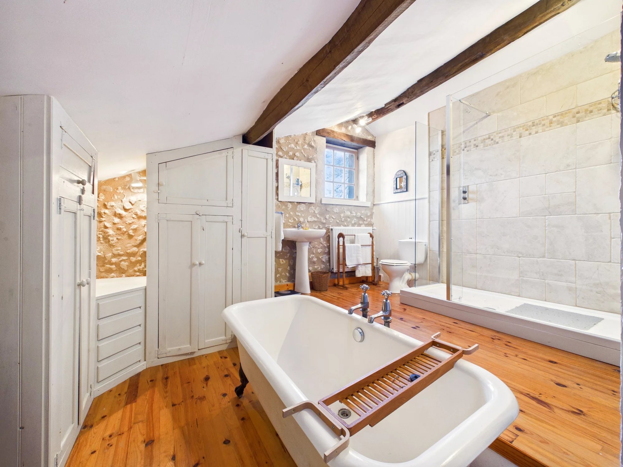 Secluded five bedroom country residence, Aquitaine – France – BVI84753