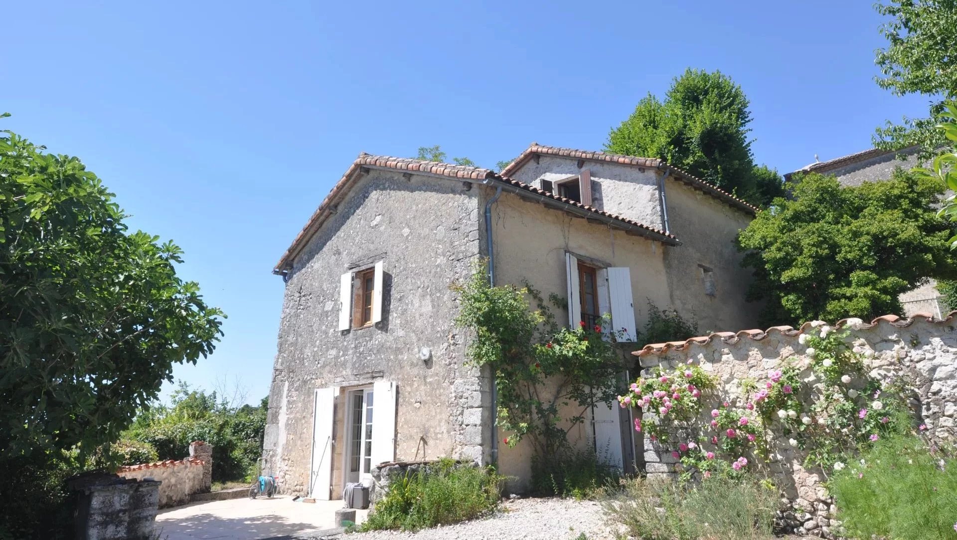 Charming renovated old house – exceptional view, Poitou-Charentes – France – BVI81900