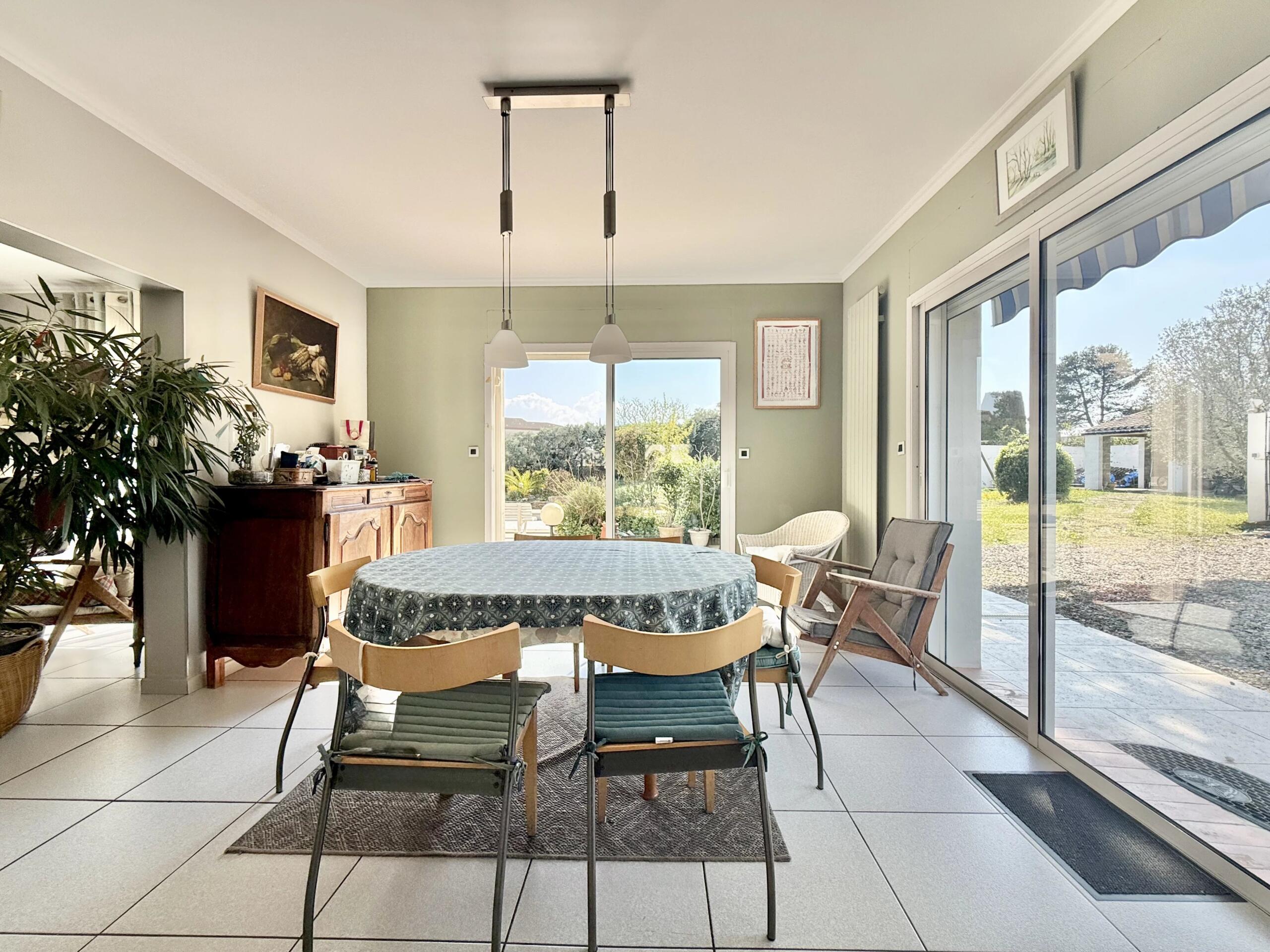 Elegant 3-bedroom home with pool and private garden – Walking Distance to Carcassonne Centre, Languedoc-Roussillon – France – BVI75596