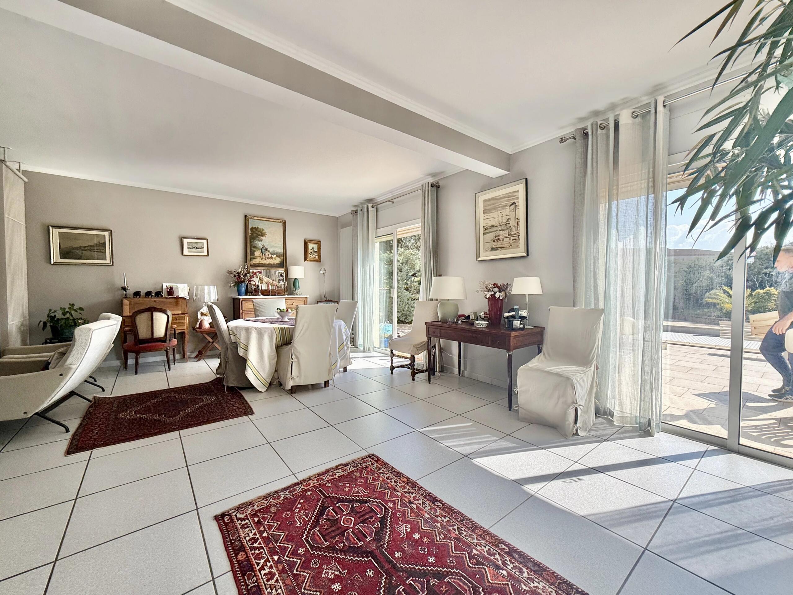 Elegant 3-bedroom home with pool and private garden – Walking Distance to Carcassonne Centre, Languedoc-Roussillon – France – BVI75596