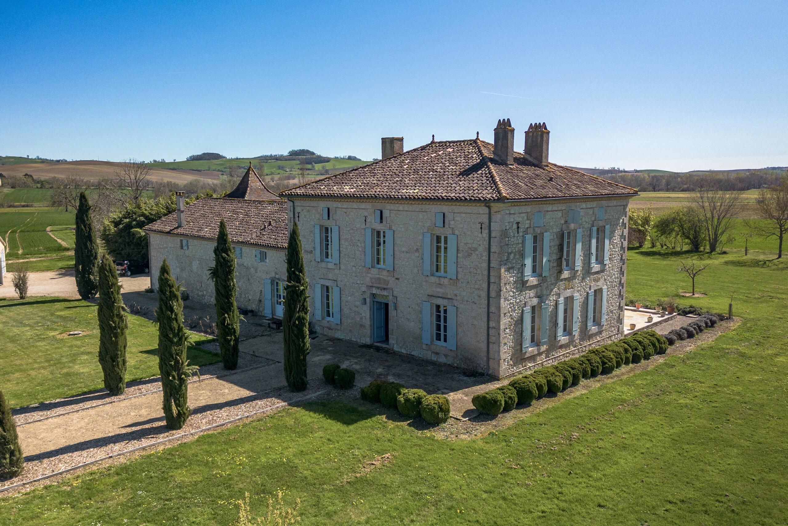 Luxury Manor House with Pool, Pigeonnier and 3.5 Acres – Near Lectoure, Gers, Southwest France, Midi-Pyrénées – France – BVI83043