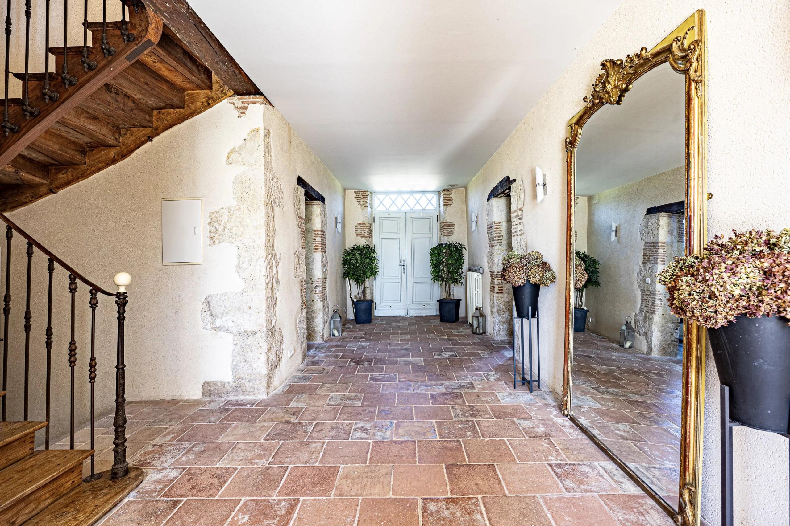 Luxury Manor House with Pool, Pigeonnier and 3.5 Acres – Near Lectoure, Gers, Southwest France, Midi-Pyrénées – France – BVI83043
