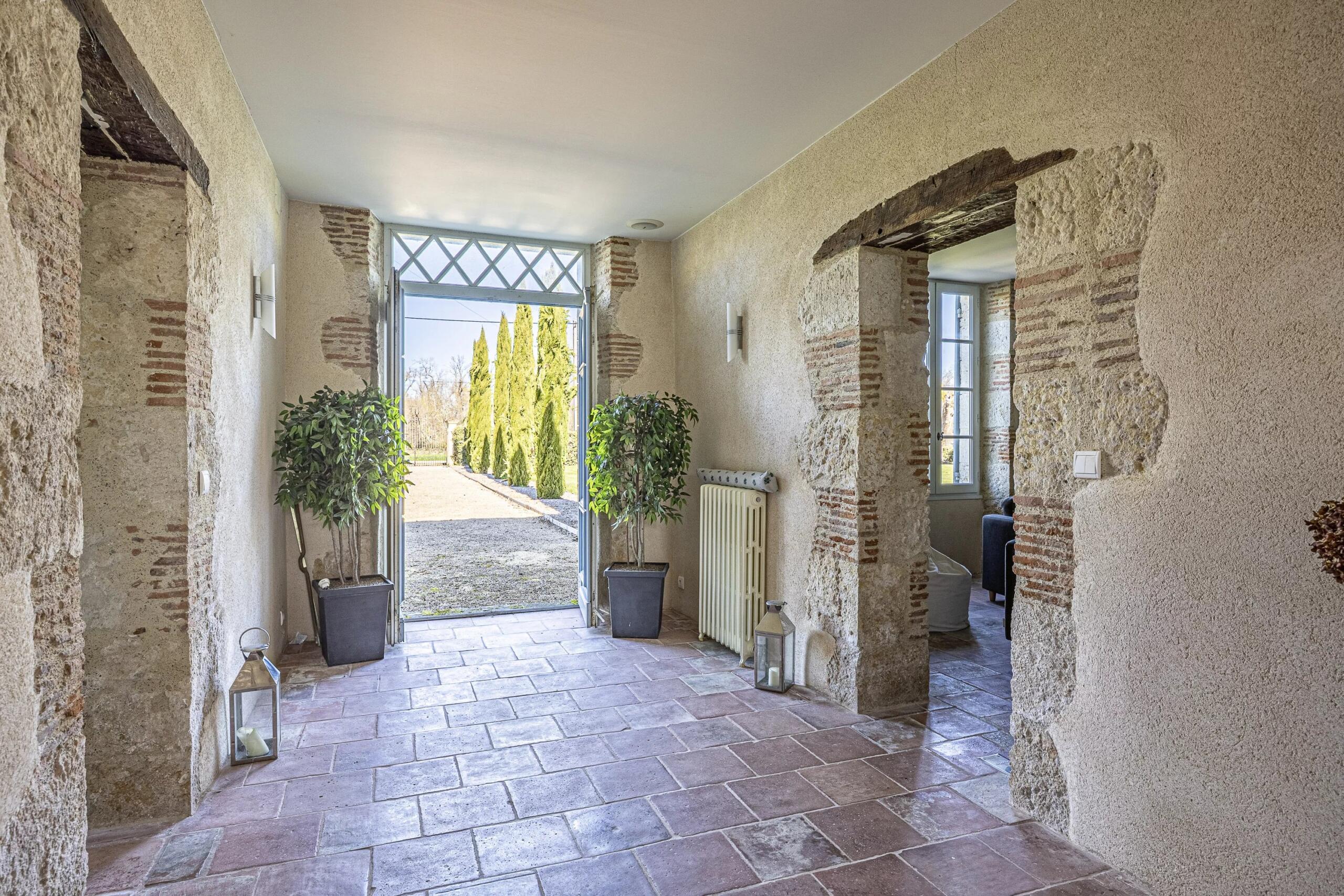 Luxury Manor House with Pool, Pigeonnier and 3.5 Acres – Near Lectoure, Gers, Southwest France, Midi-Pyrénées – France – BVI83043