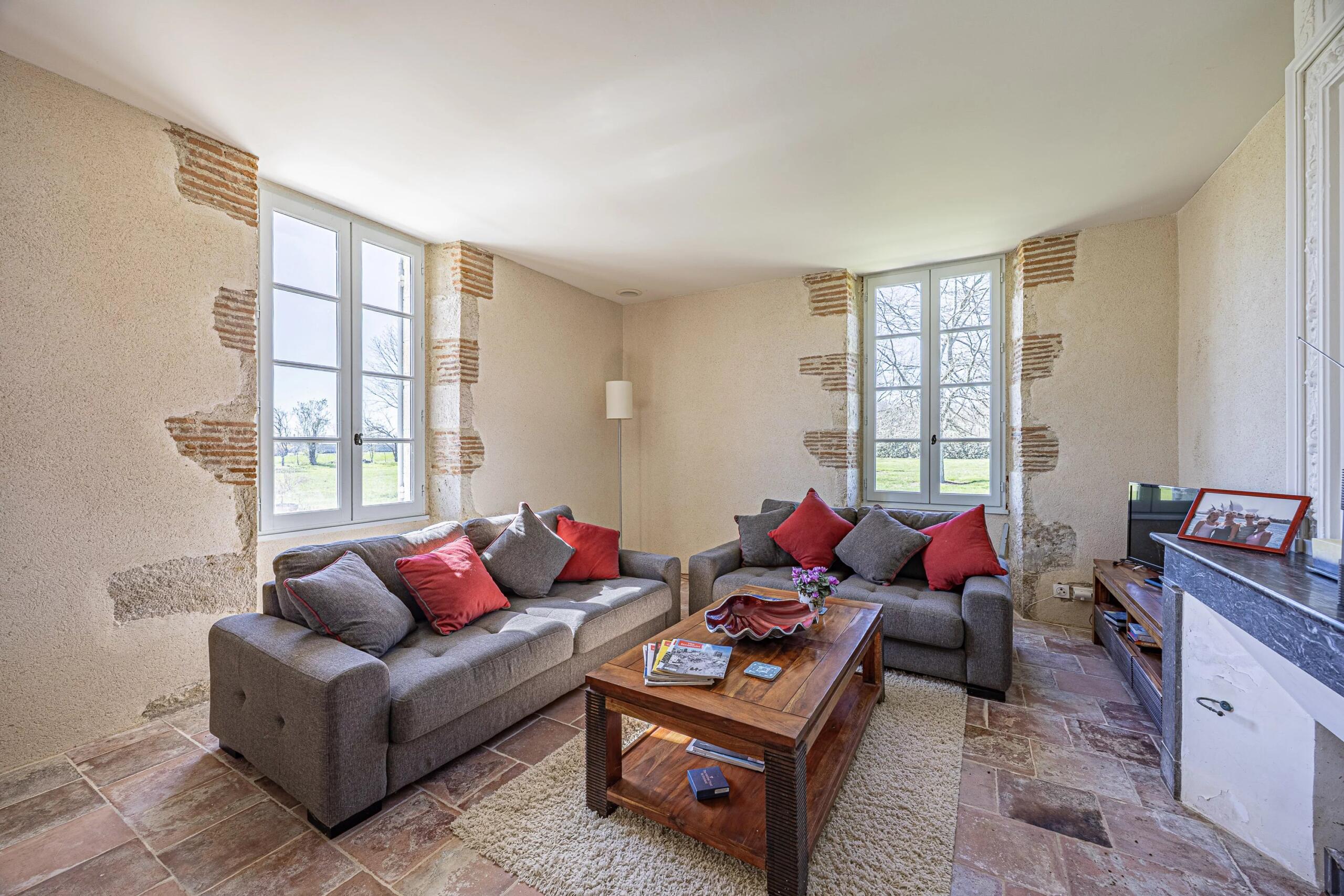 Luxury Manor House with Pool, Pigeonnier and 3.5 Acres – Near Lectoure, Gers, Southwest France, Midi-Pyrénées – France – BVI83043