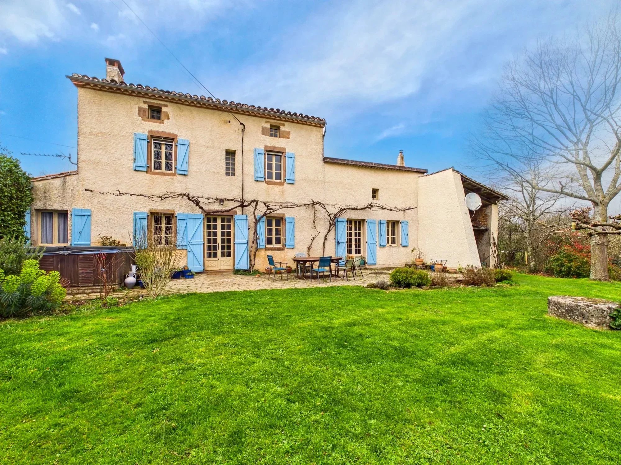 House for Sale in a Quiet Location Near Monestiés – Property with 5,000 m² of Land, No Close Neighbours, Midi-Pyrénées – France – BVI84808