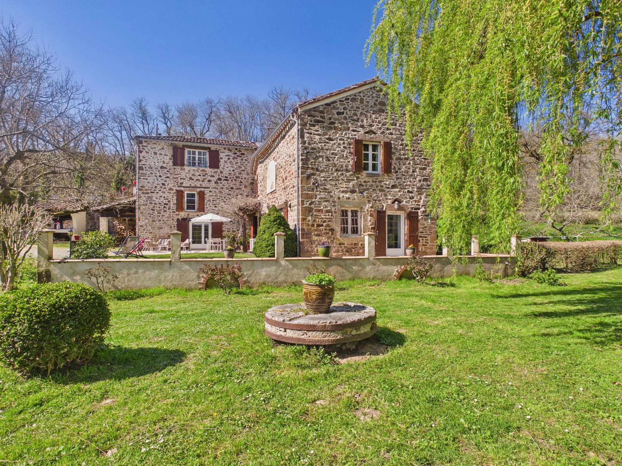 Near to Cordes-sur-Ciel: Renovated mill with guest annex, stables, 7+ acres of land, Midi-Pyrénées – France – BVI81308
