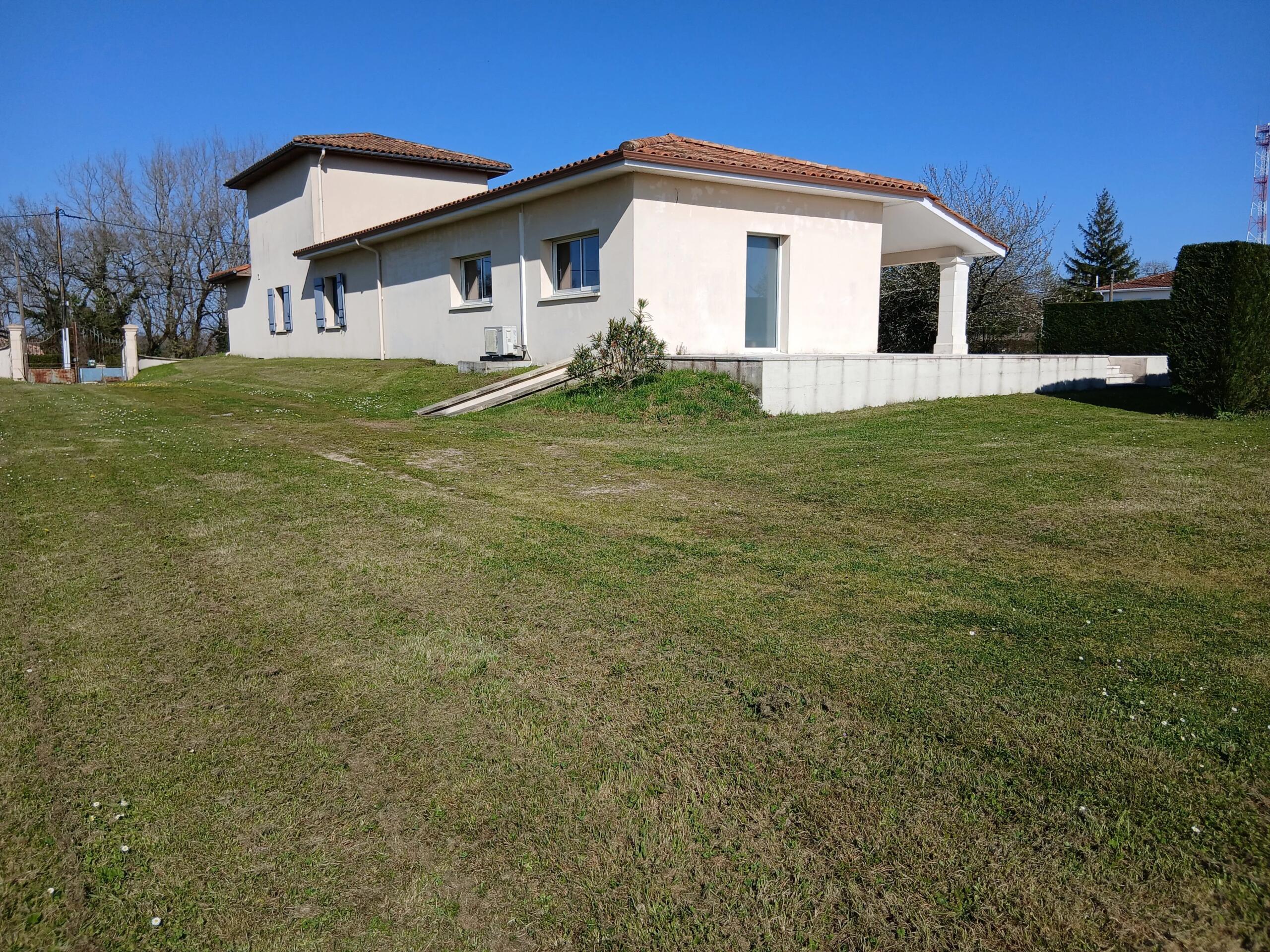 Modern 5 bedroom villa with swimming pool, Poitou-Charentes – France – BVI84701