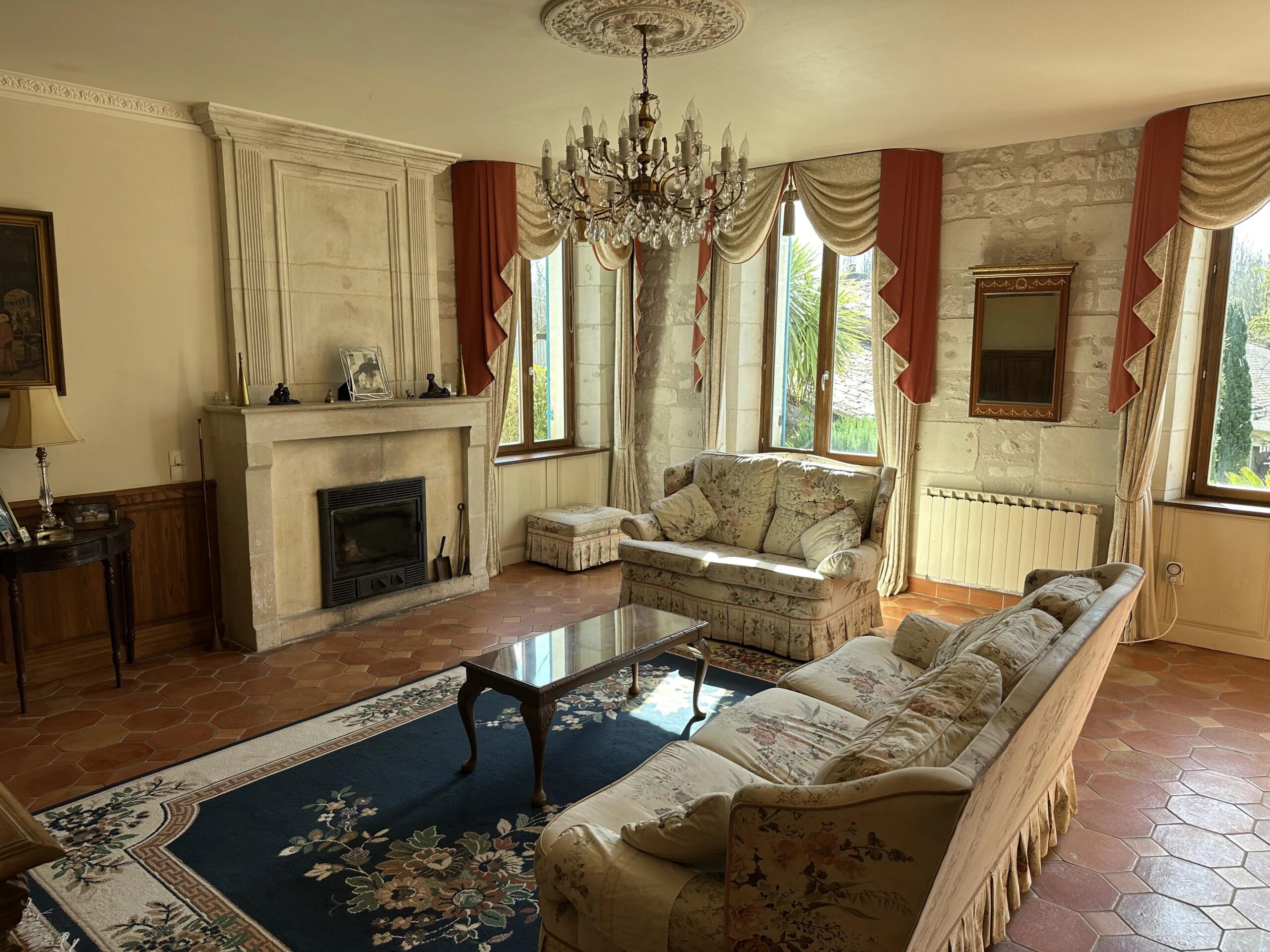 Maison de Maitre plus 2 Cottages Close to Pretty Estuary Ports, Poitou-Charentes – France – BVI81181