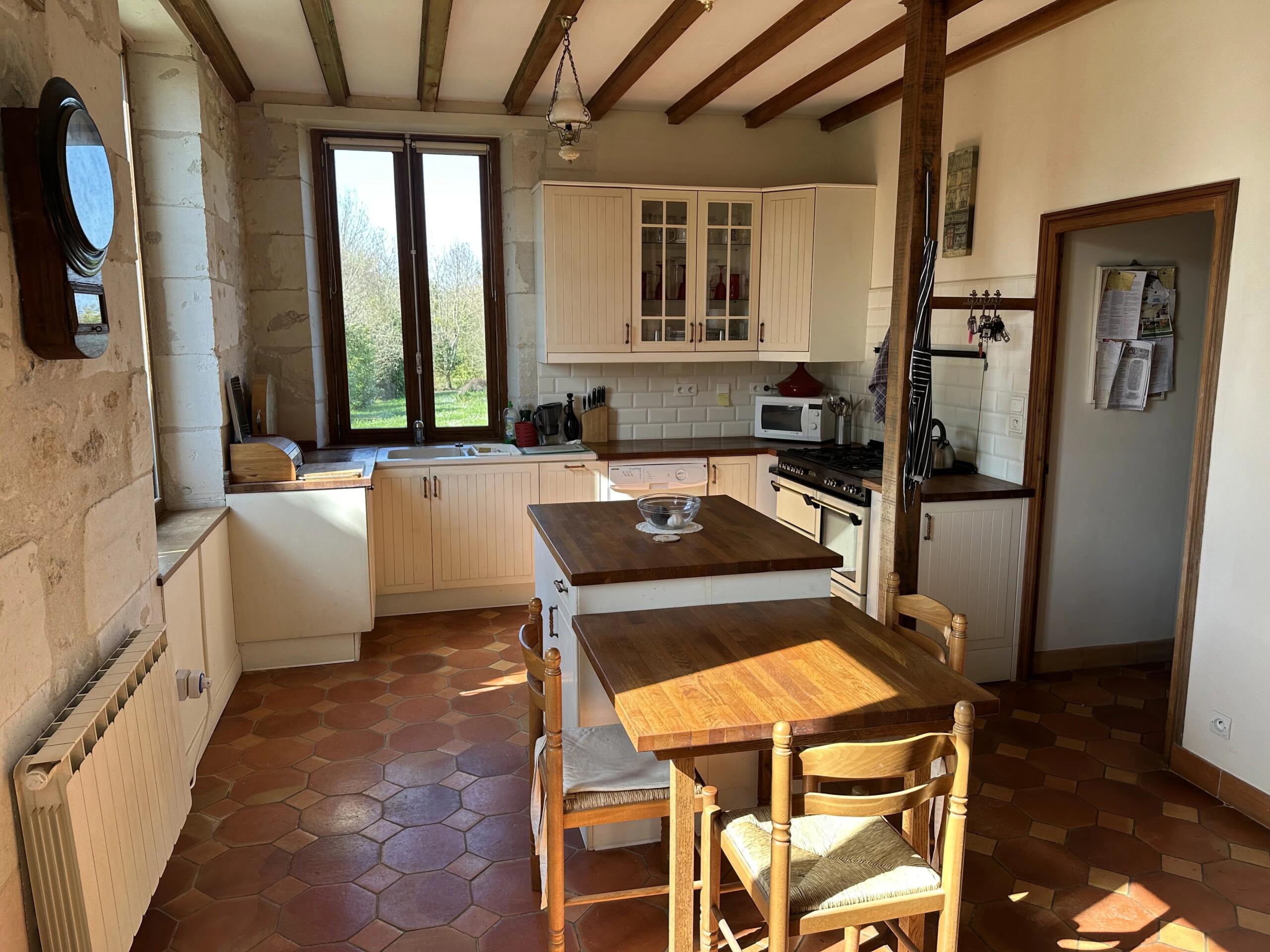 Maison de Maitre plus 2 Cottages Close to Pretty Estuary Ports, Poitou-Charentes – France – BVI81181