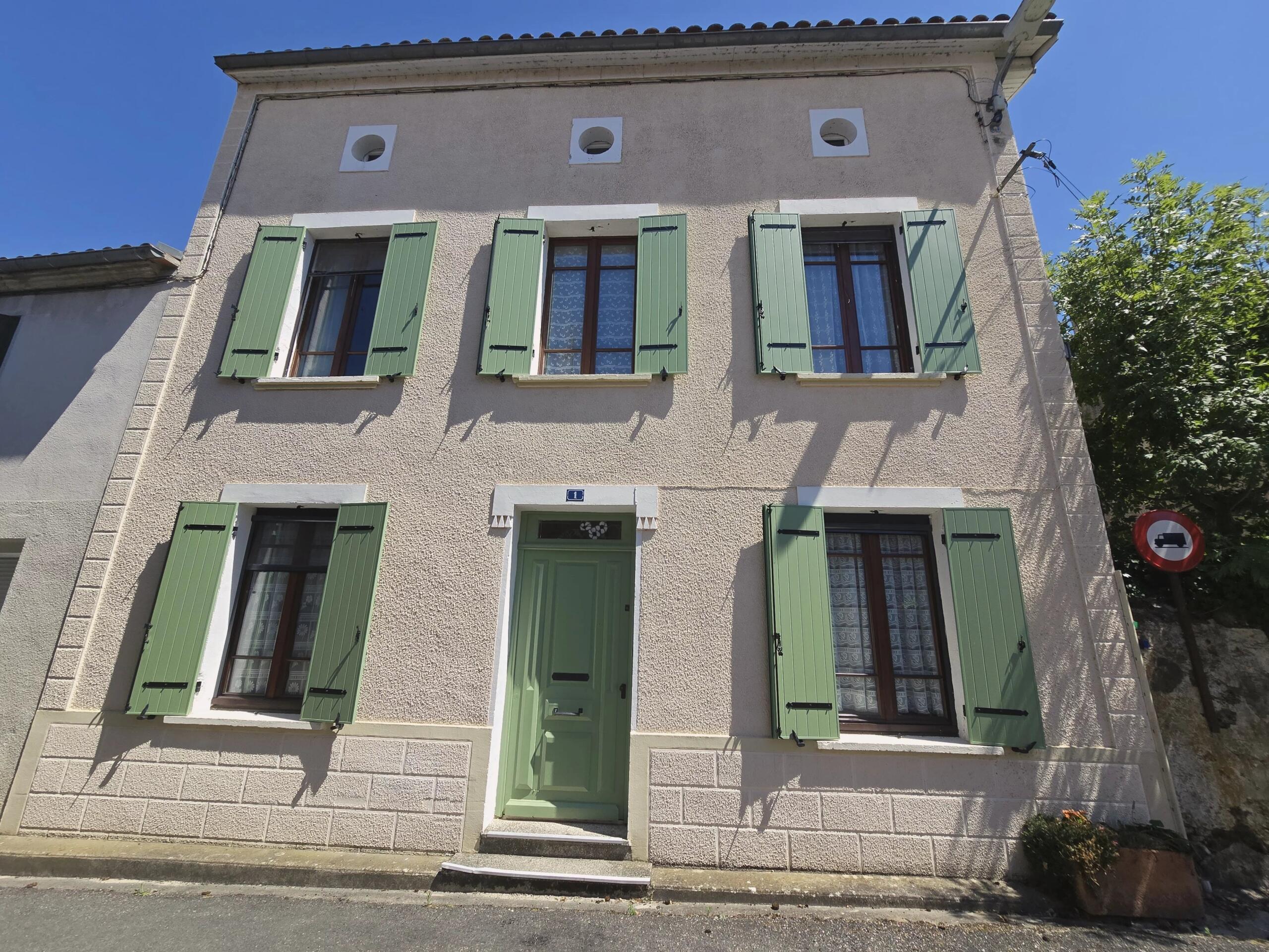 Spacious village house with outdoor space, Aquitaine – France – BVI81953