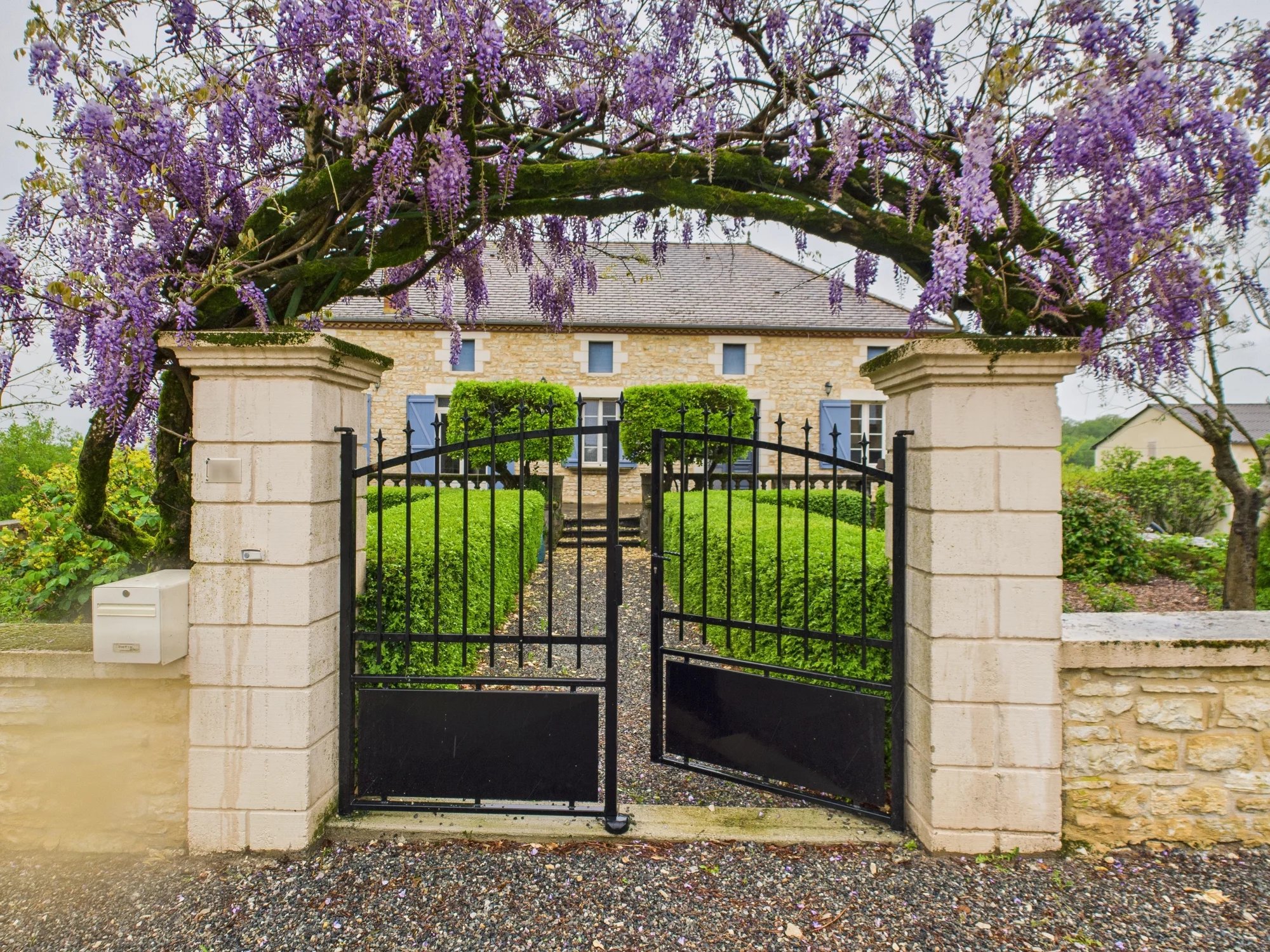 Spacious Dordogne Stone Property with Land, Pool and Huge Barn, Aquitaine – France – BVI79263
