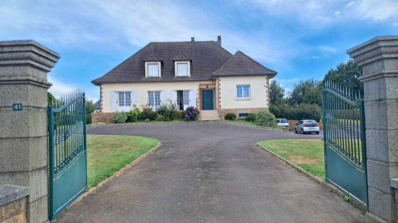 Spacious Detached family home with great potential close to Le Teilleul, Manche, Normandy