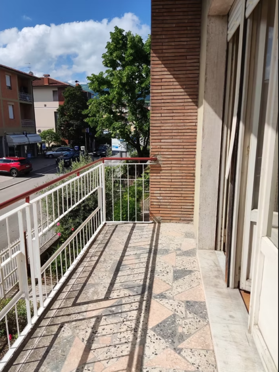 Spacious Corner Large 3-Bedroom Apartment in Matelica, Marche – Central Italy