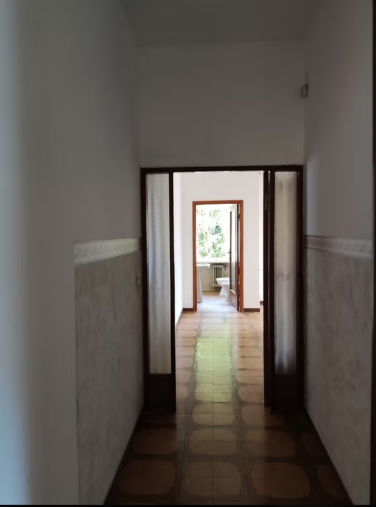 Spacious Corner Large 3-Bedroom Apartment in Matelica, Marche – Central Italy