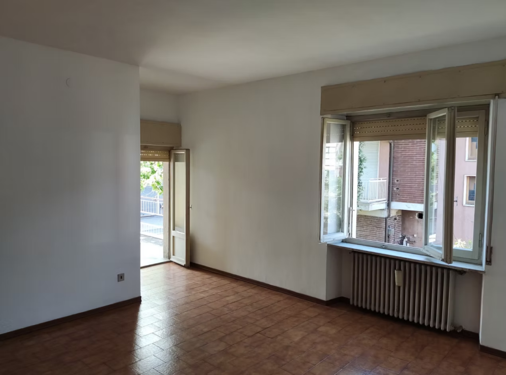 Spacious Corner Large 3-Bedroom Apartment in Matelica, Marche – Central Italy