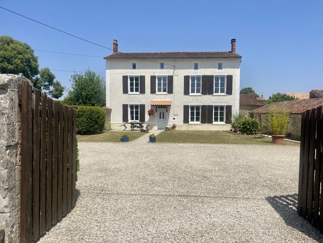 3 bedroom propriete in Loubille, Deux-Sèvres, France