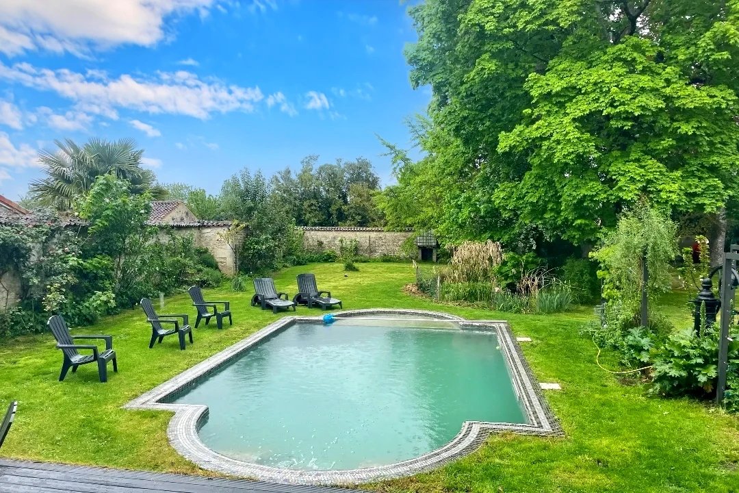 6 bedroom maison de maitre in Saint Porchaire, Charente-Maritime, France