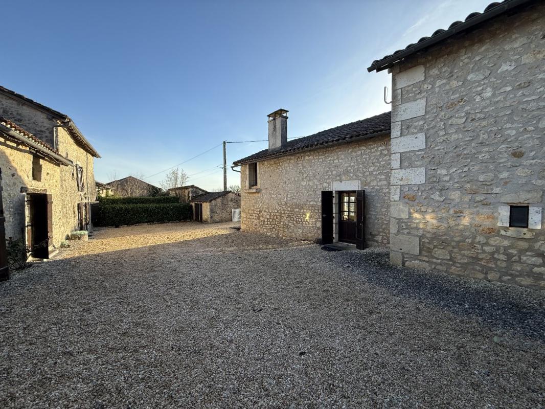 4 bedroom maison in Grassac, Charente, France