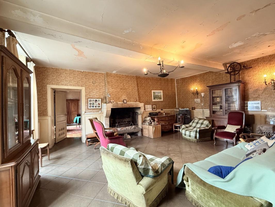 9 bedroom maison in Orgedeuil, Charente, France