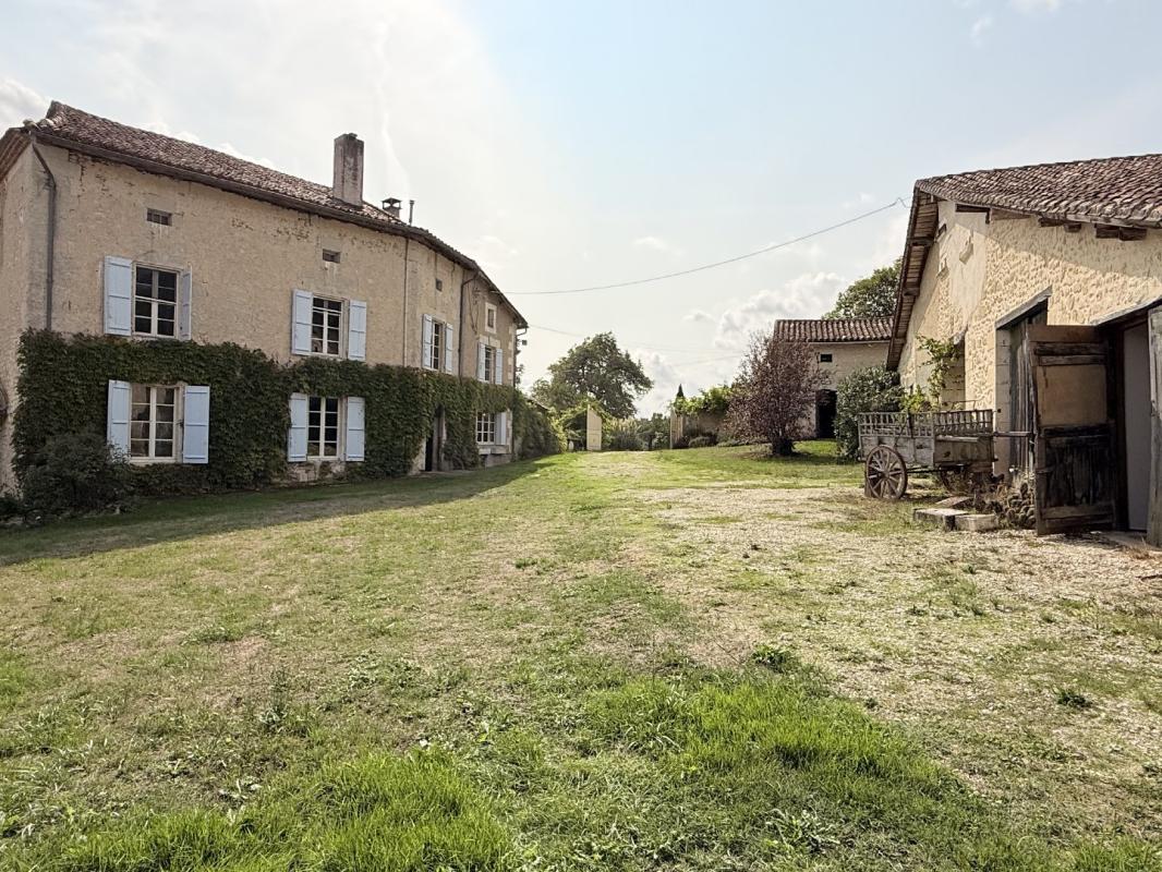 4 bedroom demeure in Aubeterre Sur Dronne, Charente, France