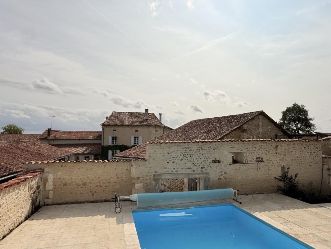 4 bedroom demeure in Aubeterre Sur Dronne, Charente, France