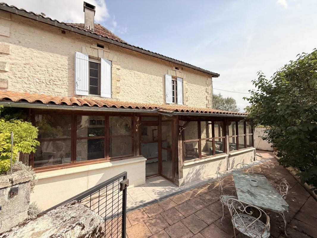 4 bedroom demeure in Aubeterre Sur Dronne, Charente, France