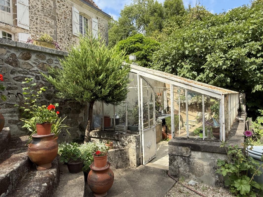 5 bedroom maison in Nontron, Dordogne, France